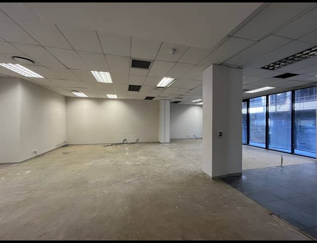 236M² OFFICE TO LET IN WOODSTOCK